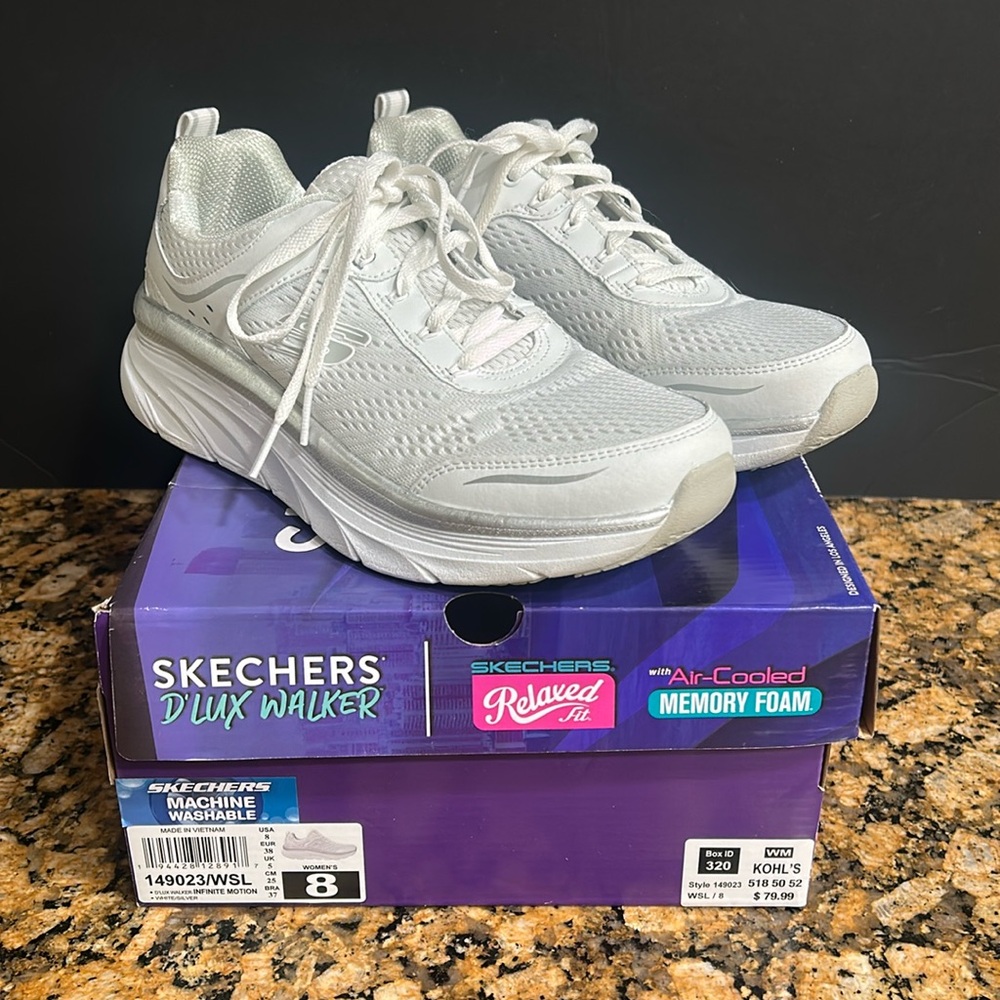 Sketchers D’LUX Walker Infinite Motion